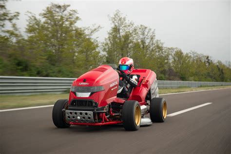 Honda Mean Mower V2 Is Worlds Fastest Lawnmower Does 0 60 In Under 3