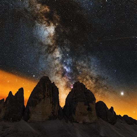 2932x2932 Milky Ways Setting Behind The Tre Cime Di Lavaredo 8k Ipad