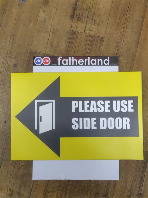 Please Use Side Door Signage Sg