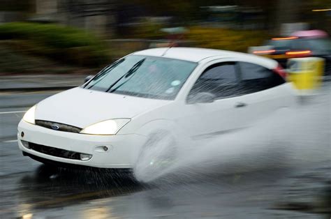 A Quick Guide To Driving Safely On Wet Roads Wheels24 Images And