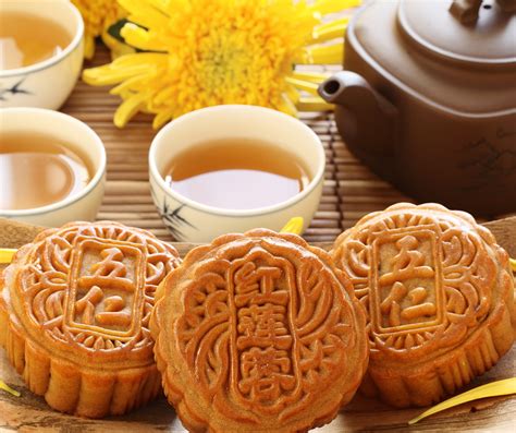 The moon cake is a round shaped cake roughly the size of a hockey puck. Mooncakes and More! Celebrate the Mid-Autumn Festival ...