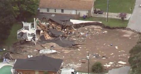 Sinkhole That Swallowed Two Fl Homes Could Still Be Expanding Cbs News