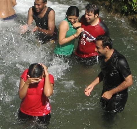 desi girls in bathing river wet and sexy photos hot desi mallu girls photos desi aunty pics