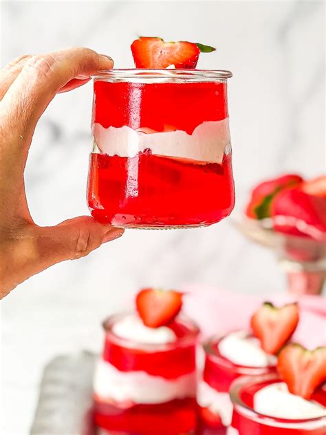 keto strawberry jel cups no dyes or artificial sweeteners here