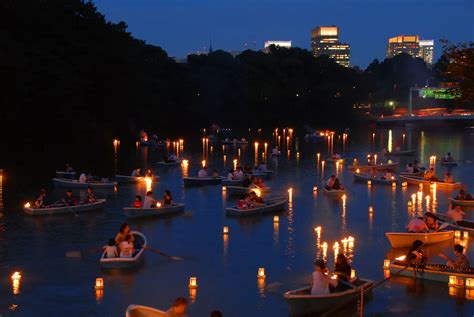 Tokyos Imperial Palace To Hold Floating Lantern Ceremony For First