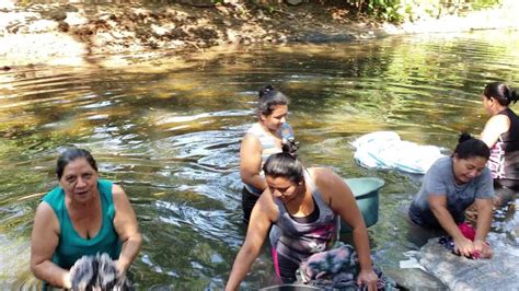 Las Mejores Tecnicas De Tia Doris Para Lavar La Ropa A Mano En El Rio