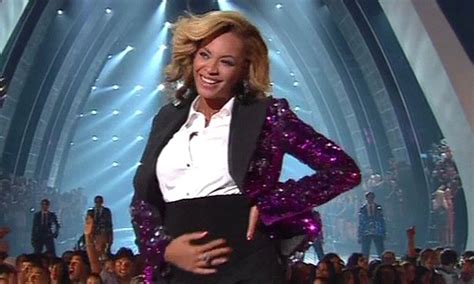 Beyonce Pregnant Singers Baby Bump Reveal Smashes Twitter Record