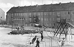 Kinderspielplatz in der Ernst-Thälmann-Siedlung - 1961 | DDR-Postkarten ...