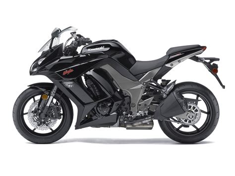 The bike also has a fairing and windscreen that not only looks great, but also delivers wind protection for a wide range of riding. 2011 Kawasaki Ninja 1000