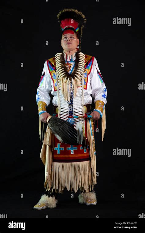Native American Lakota Sioux In Traditional Clothing Stock Photo Alamy