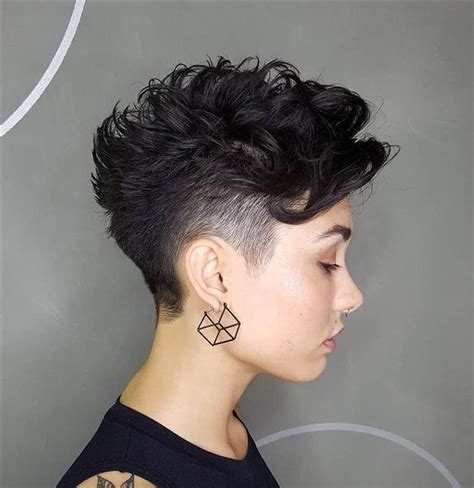8 undercut hairstyle female haircuts generally allure conversation, but few accept sparked such a change in the way that we apperceive the angle of delicacy than the fizz cut. Undercut Feminino 2020: simples e com desenhos - Cortes de ...