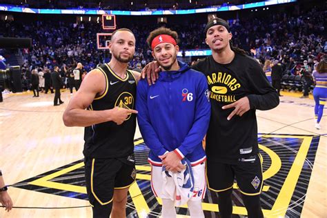 Stephen Curry Seth Curry And Damion Lee Take A Pic Together Following
