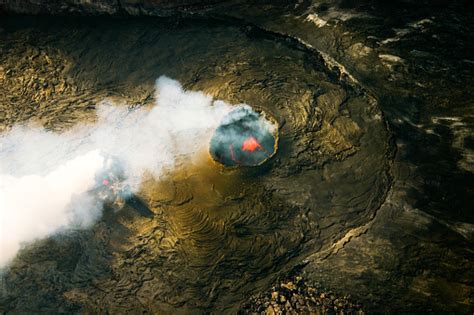 Kīlauea Pele Erupting At The Hawaii Volcanoes National Park Stock Photo