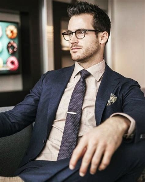 3 Reasons Why You Should Be Wearing A Tie Pin