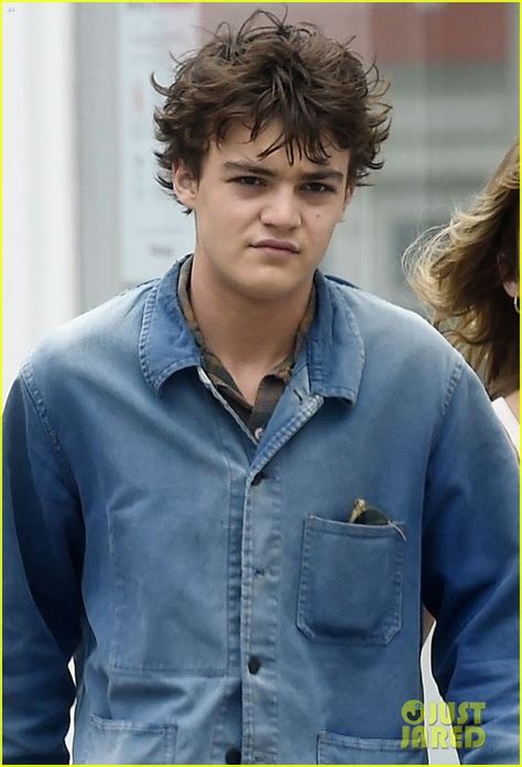 В венах актера течет кровь индейцев чероки, ирландцев и немцев. Johnny Depp's Son Jack Heads Out on a Walk with Girlfriend ...