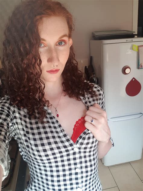 it s me your favourite sultry redhead 😘 r traps