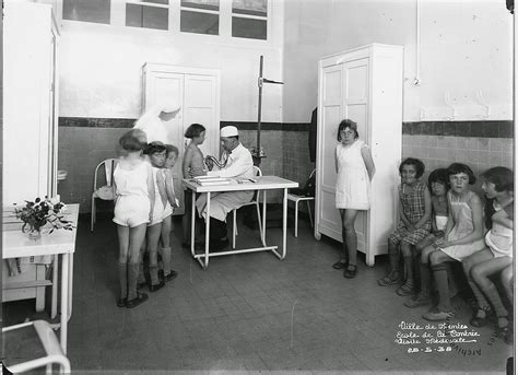 Медосмотр в школе, Франция, 25.05.1938 г.