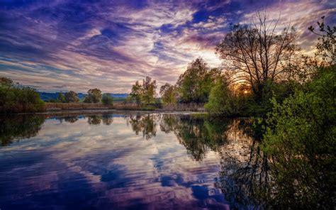 壁纸 阳光 景观 森林 日落 湖 性质 反射 天空 日出 晚间 早上 河 池塘 黄昏 湿地 云 树 秋季