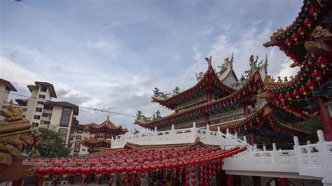The design of this syncretic temple is the amalgamation of buddhism, confucianism, and taoism elements, combined with the contemporary architecture style. Lunar Lights at Thean Hou Temple - YouTube