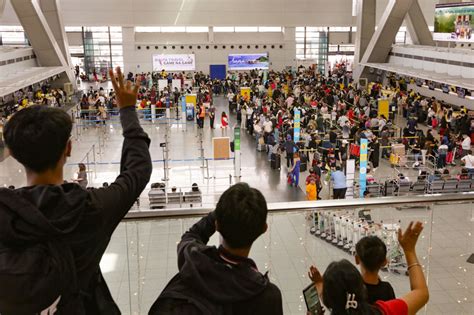 Senators Want Probe Into Recent Airport Meltdown Abs Cbn News