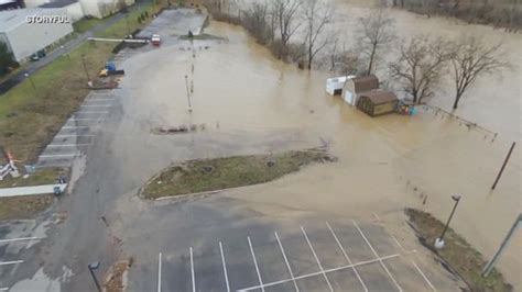 Video Rising Flood Waters Take Over Roads Neighborhoods Abc News