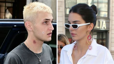 Anwar Hadid And Kendall Jenner Haben Beide Einen Knutschfleck Promiflash De