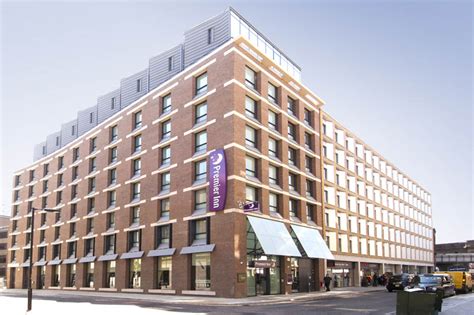 It operates hotels in a variety of locations including city centres, suburbs and airports competing with the likes of travelodge and ibis hotels. Premier Inn London Southwark (Tate Modern) - SLOAN! Magazine