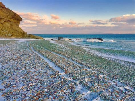 Conheça A Praia Formada Por Garrafas De Vidro Na Rússia Blog Do