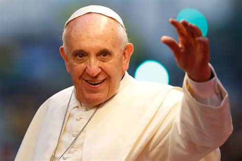 Según un comunicado del vaticano, el pontífice de 84 años será. Dialoga papa Francisco en línea con personas con ...