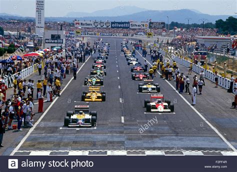 L'aéroport international du castellet va mettre le turbo pour le grand prix de france, alors qu'il connaîtra un pic d'activité durant le gp. F1 cars in the grid at the start of the French GP at Le ...