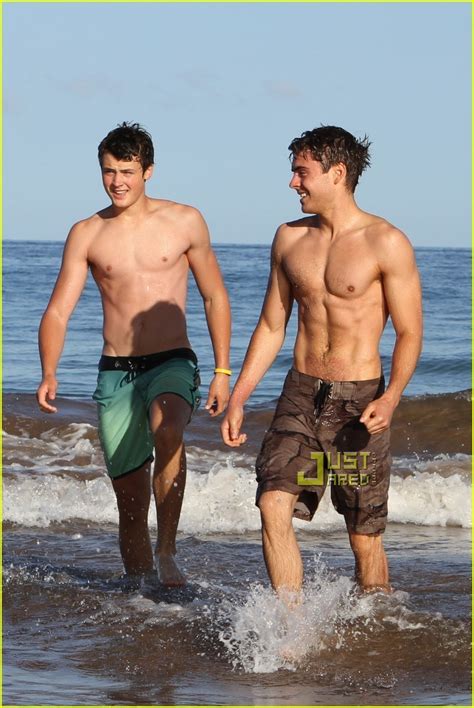 Zac And Dylan Efron In The Beach Zac And Dylan Efron Photo 20339921 Fanpop