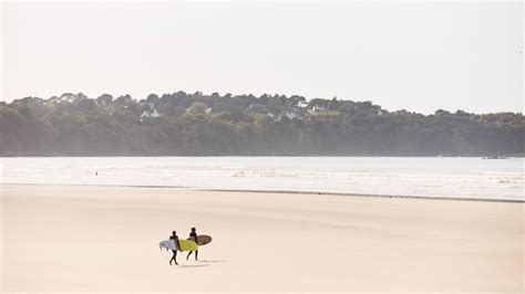 Surf En Bretagne Notre Top Des Meilleurs Spots Office De Tourisme De La C Te De Granit Rose