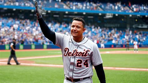 miguel cabrera detroit tigers first baseman becomes the 28th player to join the 500 home run