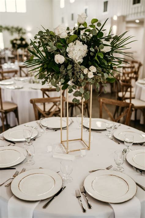 Simple Elegant Wedding Reception Table Decor | Wedding reception table