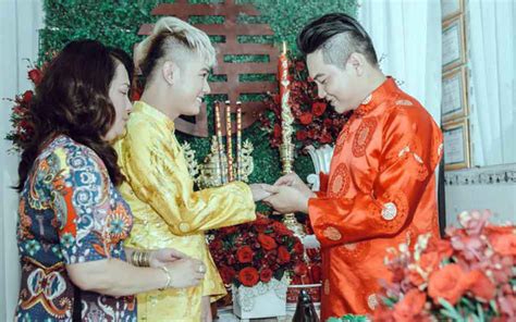 Vietnamese Gay Couple Fight For Same Sex Marriage Right To Love Tuoi