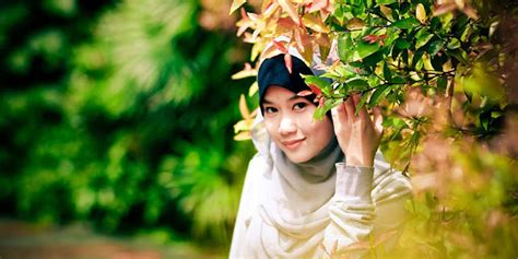 The way husband attracts wife's heart. Rahasia 12 Cara Memikat Hati Wanita Muslimah