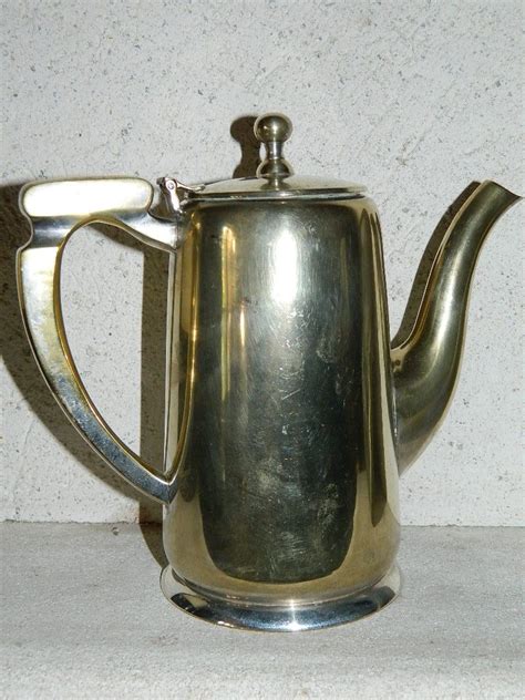 Cloth filters deliver a crisp and clean result while metal filters leave a more. Cafetière en métal argenté. Old Coffee maker . Vintage ...
