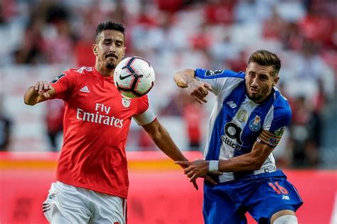 Yaremchuk é reforço do benfica. FC Porto e Benfica disputam hoje presença na final da Taça ...