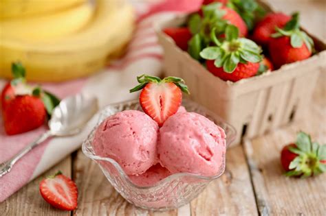 Strawberry Banana Frozen Yogurt In 5 Minutes No Machine Gemmas