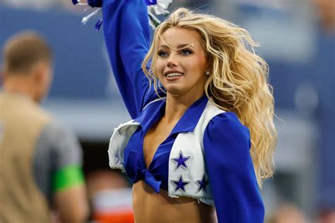 Paige Spiranac Transforms Into Dallas Cowboys Cheerleader Aaz Ka News