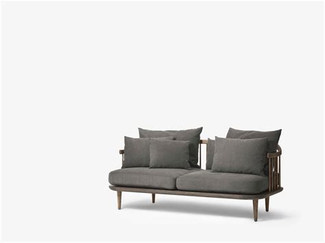 Unlike many of the sofas and easy chairs in scandinavian design history, fly does not. DESIGNBUTIKEN.SE/COM - &Tradition - Fly sofa , SC2