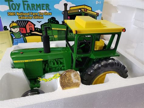 Ertl Toy Farmer John Deere 4520 Tractor Collector Edition Diecast 116