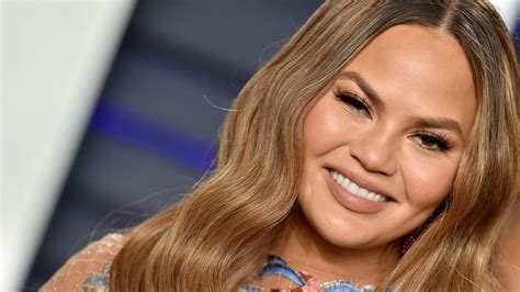 She is a producer and actress, known for между двумя папоротниками (2019), монстр&. Chrissy Teigen Offers an Inside Look at Her Twitter War ...