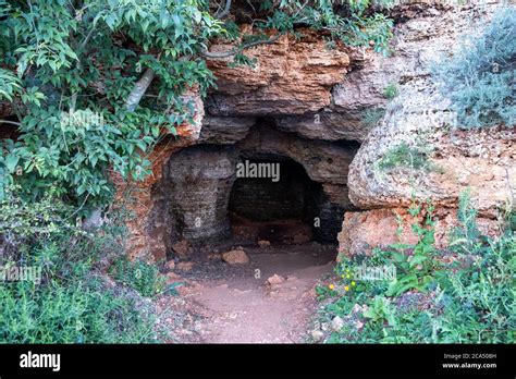Secret Cave Entrance Hi Res Stock Photography And Images Alamy