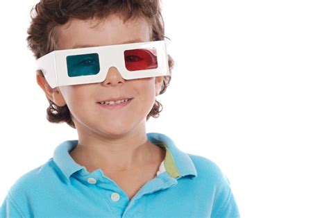 Adorable Niño Con Gafas 3d Sobre Fondo Blanco Foto Premium