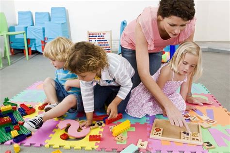 Guía de diseño y construcción física de juegos lúdicos altamente creativos. Regalos de los maestros para los niños