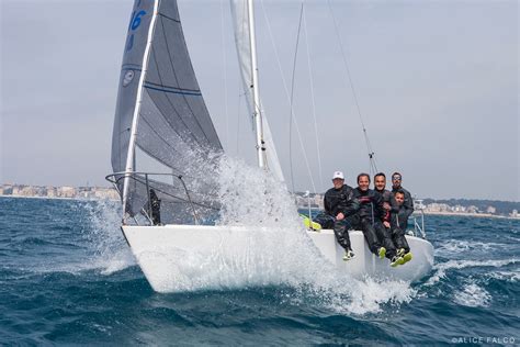 Série international de voilier de course (fr); La Superba, il J24 della Marina Militare vince la prima ...