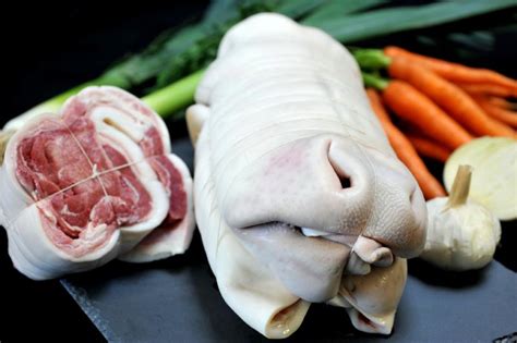 Elle se consomme généralement bien chaude avec une sauce gribiche ou ravigote. Tête de veau ¨ - Pourdebon