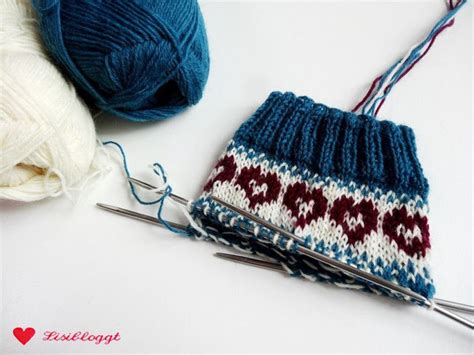 In diesem video zeige ich euch, wie ihr ein zopfmuster in herzform stricken könnt. Anleitung: Norwegersocken mit Herzmuster stricken | Herz ...