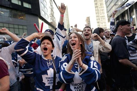 Boisterous Toronto Maple Leafs Fans In Mood To Celebrate The Globe